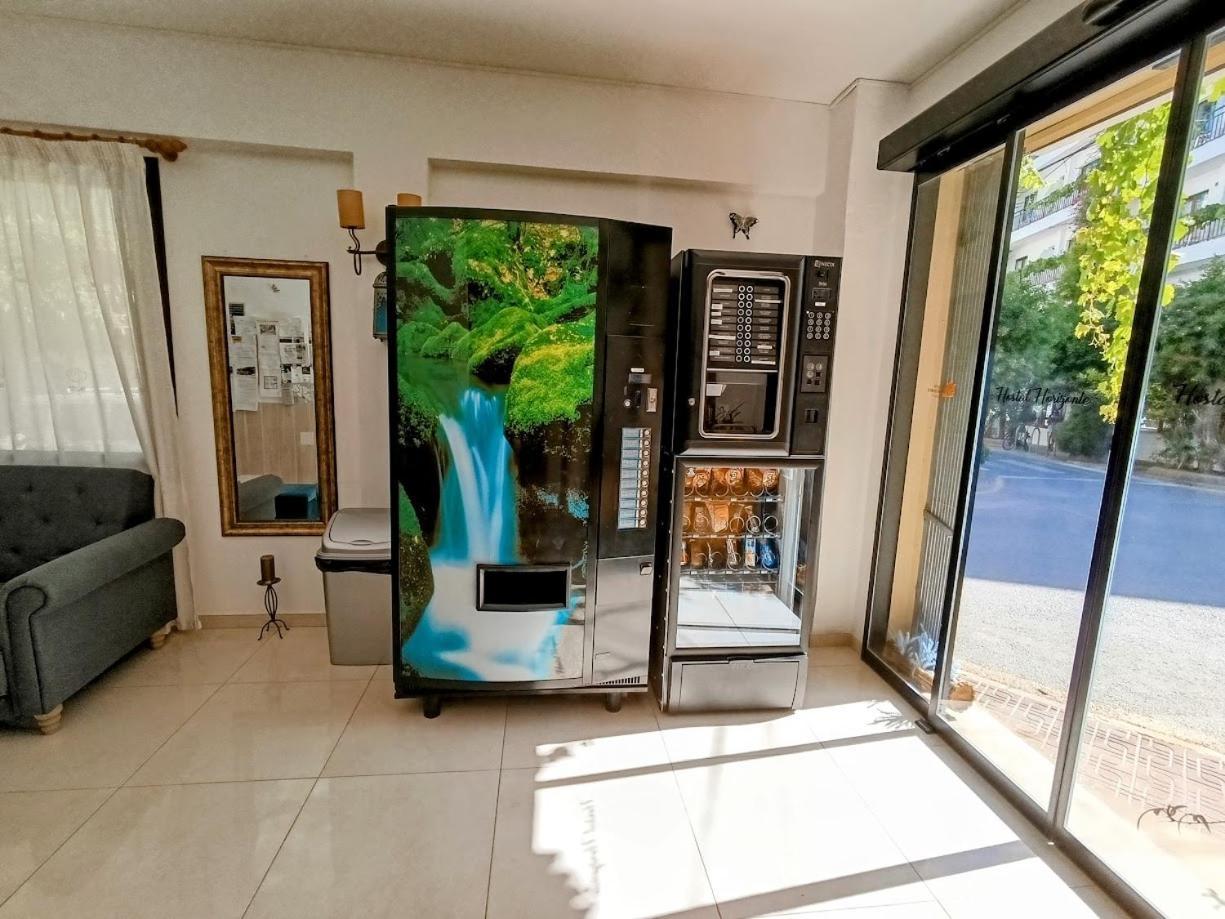 Hostal Horizonte San Antonio  Luaran gambar A vending machine in Greece