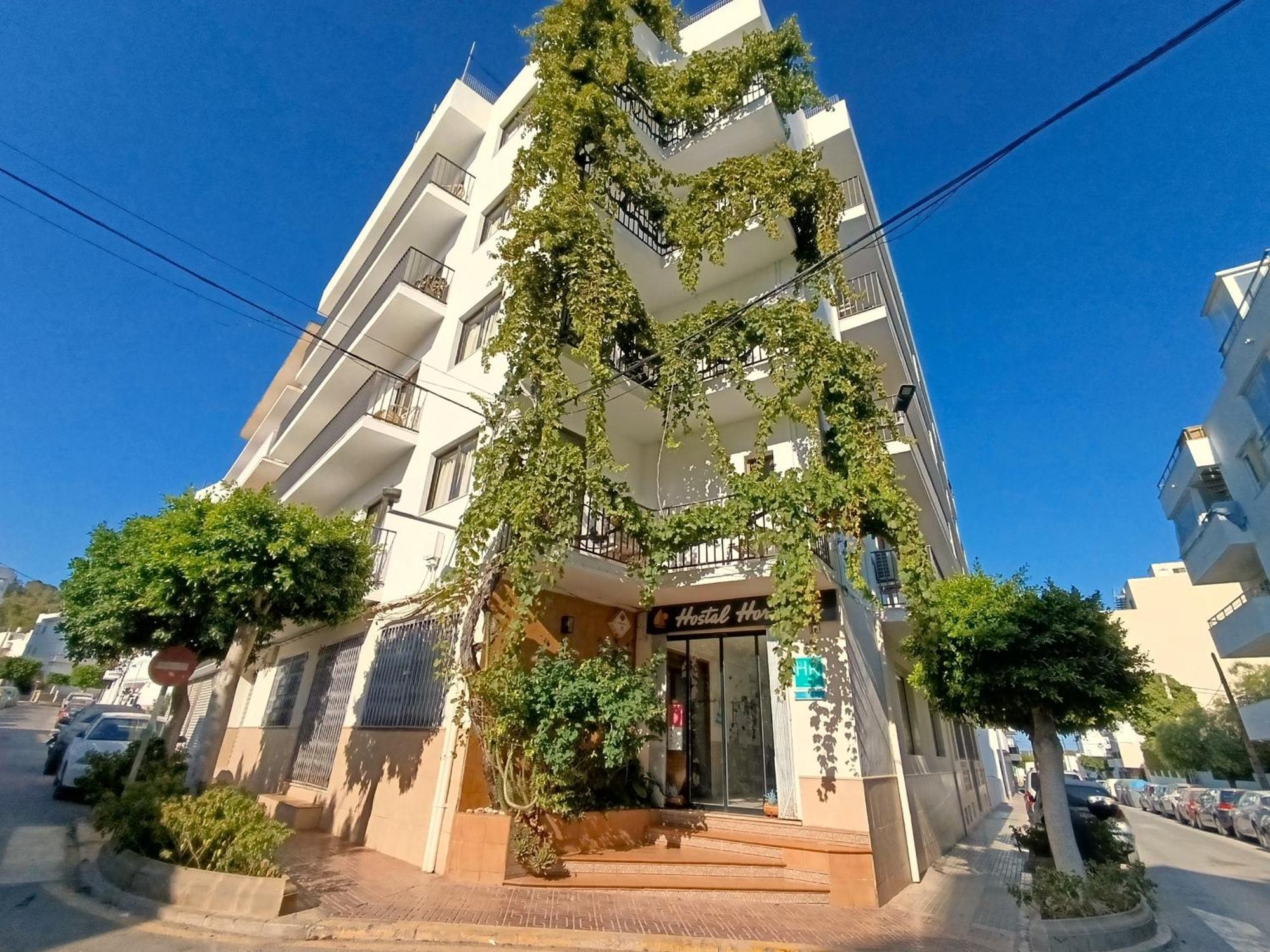 Hostal Horizonte San Antonio  Luaran gambar The building of the university library