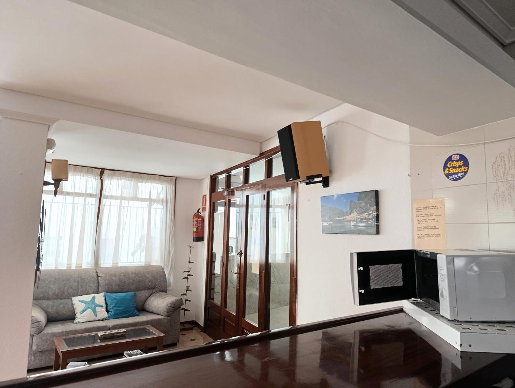 Hostal Horizonte San Antonio  Luaran gambar A 3D rendering of a living room